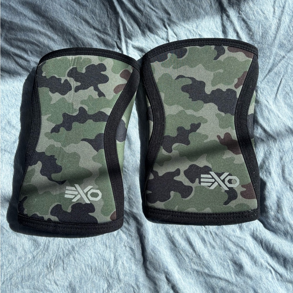 Exo knee sleeves